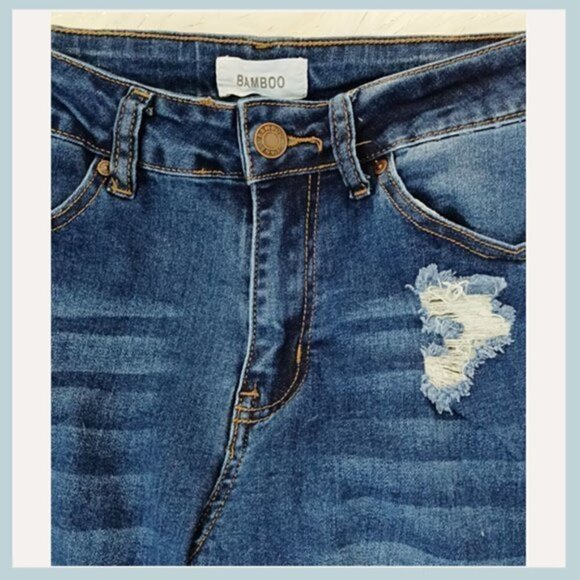 Bamboo Ripped Bling Capri Jeans Size 7, Ripped Jeans, Jeans - Picture 3 of 6